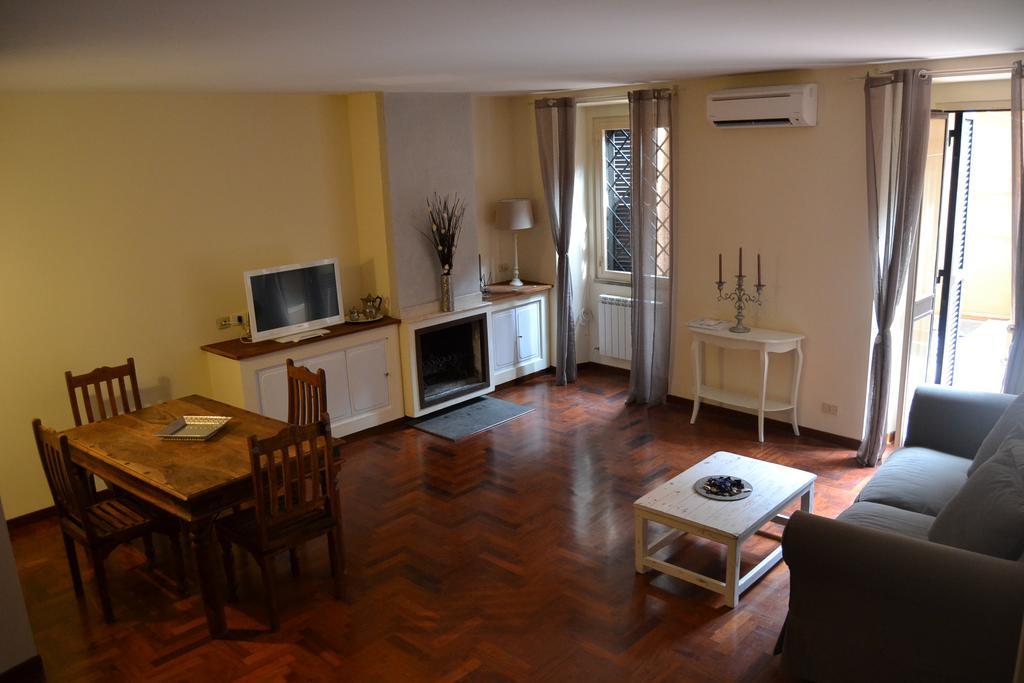 Palazzo Velli Suites Рим Стая снимка