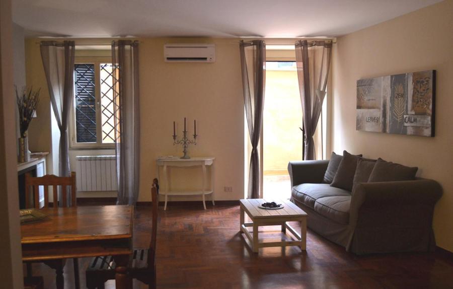 Palazzo Velli Suites Рим Екстериор снимка
