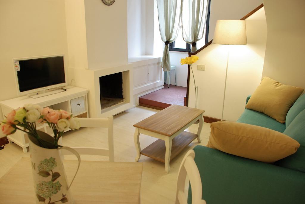 Palazzo Velli Suites Рим Стая снимка